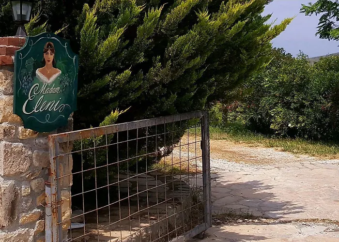 Madam Eleni מלון 3*