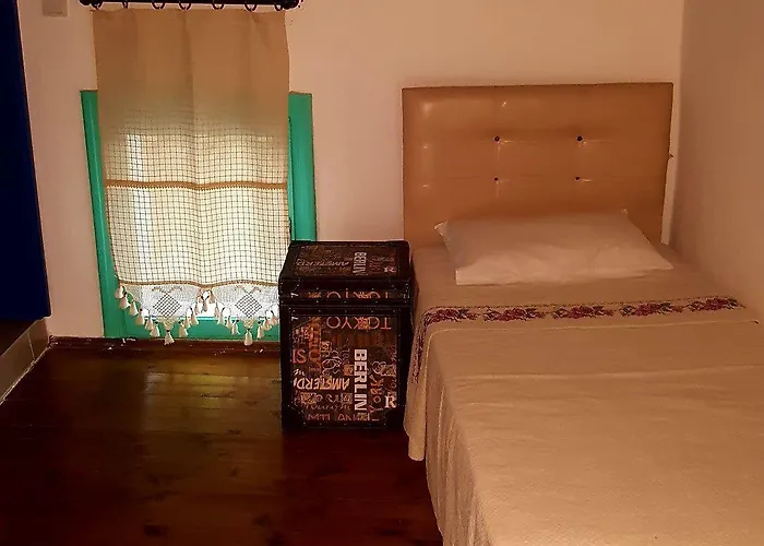 Madam Eleni מלון בוזקאדה