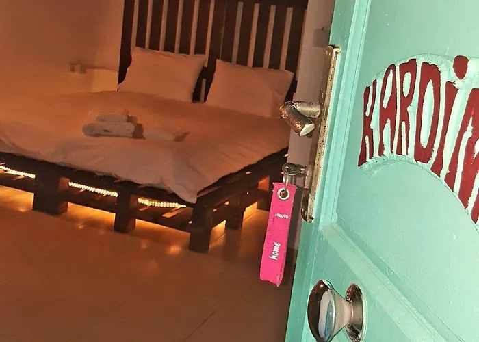 Madam Eleni מלון