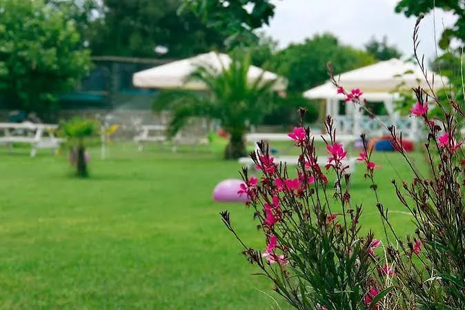 מלון Madam Eleni 3*